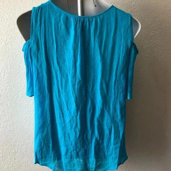 🆕Alyx Floral Embroidered Short Sleeve Top🆕 - Picture 2 of 7